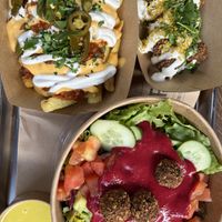 Chili „Cheese“ Fries, Falafellove and Rainbow Bowl  at Frittenwerk - Holzgraben in Aachen