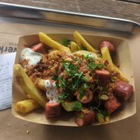 They call it 'Currywurst special', I call it 'Wurst with traces of currysauce'. Maybe that's what makes it special 🙃 at Frittenwerk - Holzgraben in Aachen