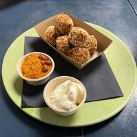 Vegan ballen van kokoscurry at De Marlijn in Schiermonnikoog