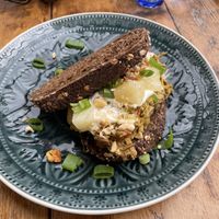 Landbrood pulled jackfruit  at De Marlijn in Schiermonnikoog