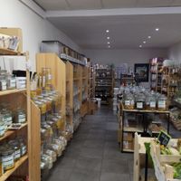 All I've the zero waste bulk bins! Its worth noting that they also have vegan sweets (even gelatin-free gummy worms) and snacks at Le Panier Vrac in Cannes