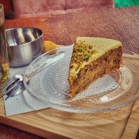 Pistachio cake at Vegateau - Vegan Coffeebar and Bakery in Antwerpen