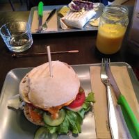 Burger with spinach patty and mexican burrito at Café GUTTUT in Dortmund
