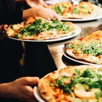 Pizza at Lounge in Aare