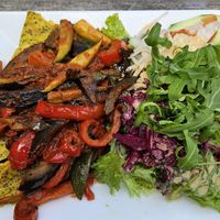 Chia-Kurkuma Pfannkuchen mit Gemüse und Salat at Insel Bastei am Rhein in Ludwigshafen