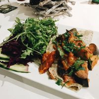 Chiacrêpe mit gebratenem Gemüse und Salat. at Insel Bastei am Rhein in Ludwigshafen