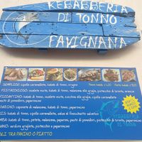 As the name of the fast food restaurant indicates: focus on tuna at Kebabberia di Tonno in Favignana