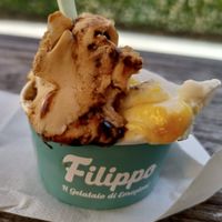 Nocciola&caramel, riso variegato pistacchio at Il Gelataio Filippo in Cecina