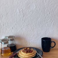 Apple cinnamon pancakes. at VegCo Restaurante Vegano in Queretaro