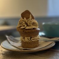 Biscoff sort of a fairy cake - UNBELIEVABLY GOOD! 👌🏼 at The Puffer in Oban