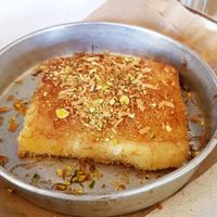 כנאפה טבעונית at Khudari in Tel Aviv