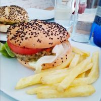 Hamburguesa de quinoa at A Ribeira in Foz