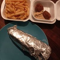 Pommes & Falafel mit Hummus (Kinderteller😄& Falafel im Brot at Pyramides in Hamburg