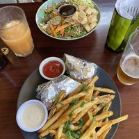 Hanoi bowl and falafel wrap 😋  at Moonrise Comida Vegana in Guatemala City