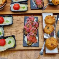 Starter with a variety of little bites at De Levensboom in Hasselt
