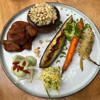 Hoofdgerecht met seitan en gevulde portobello  at De Levensboom in Hasselt