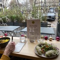 Dahl vegetable curry and avocado toast   at apeti - Ségur in Paris