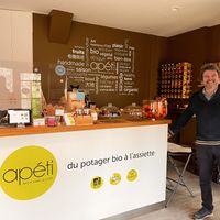 Hugues the owner proudly posing!  at apeti - Ségur in Paris