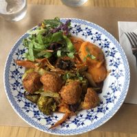 Plat du jour. Un peu déçu des falafels  at apeti - Ségur in Paris