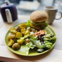 burger & accompaniment of the day  at apeti - Ségur in Paris