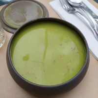 Green pea soup at apeti - Ségur in Paris