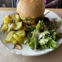  Quinoa burger with garlic potatoes   at apeti - Ségur in Paris