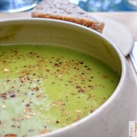 A gazpacho with peas and mint, very refreshing with this magnificent sunshine and buckwheat rice bread. at apeti - Ségur in Paris