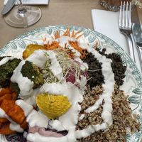 Taaty bowl with fresh vegetables at apeti - Ségur in Paris