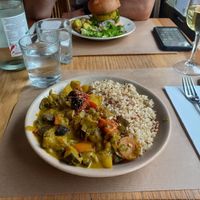 Curry with rice and Burger with potato and salad. at apeti - Ségur in Paris