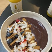 Açai bowl and orange juice with aloe  at Oliver Green - East in Amsterdam