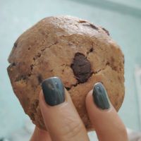 Cookie vegana con pepitas de chocolate 70% at Delightcious in Terrassa