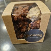 Encenalls cruixents i VEGANS de tres xocolates at Delightcious in Terrassa