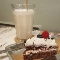 Batido + Red Velved VEGAN! at Delightcious in Terrassa