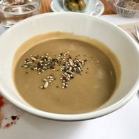 Crema de coliflor y ajo negro at Plaer Natural in Mallorca