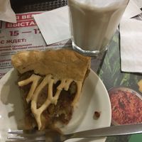 веганский яблочный пирог и кокосовый латте. at Jagannath - Belorusskaya in Moscow