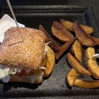 Burger und Fries at Hotel Victoria in Meiringen
