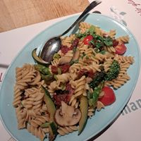 Pasta with sundried tomatoes, asparagus, zucchini, broccoli, mushrooms and cherry tomatoes at Mama Trattoria - Am Sandtorkai in Hamburg