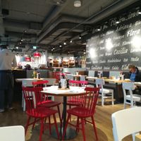 Atmosphere at Mama Trattoria - Am Sandtorkai in Hamburg