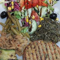 Veggie platter with vegan burger, excellent at Just Made - Fatto mo mò in Sorrento