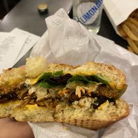 hambúrguer de seitan  at La Bouche'rit in Grenoble