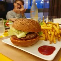 Red beans burger at La Bouche'rit in Grenoble