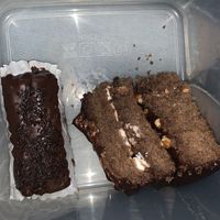 Vegansito y pastel de chocolate  at Yoyu in Tlalnepantla