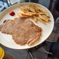 Menú 2nd course: milanesa (gluten pea and chickpea protein) and French fries  at Yoyu in Tlalnepantla