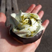 Pistachio mini cronut at Chök in Barcelona