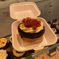 Cronut con mousse de mango y frutos rojos  at Chök in Barcelona