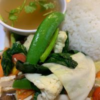 Lightly stir-fried, fresh ⚖️🇿🇦 and 🌍🇹🇭🇵🇸 crisp Mixed 🇵🇸👩🏽‍🍼 Vegetables with 🔻🌏 Rice, paired with Indigenous 🇵🇸🗝️ Clear So at CMU Vegan - Kinphak Cafe in Chiang Mai