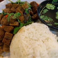 ข้าวหมูวิชั้นพริกกระเทียม เจ🇵🇸⚖️👩🏽‍🍼🇵🇸🕌🇵🇸🌏🇵🇸🇹🇭🇵🇸🇻🇳🇵🇸🇲 at CMU Vegan - Kinphak Cafe in Chiang Mai