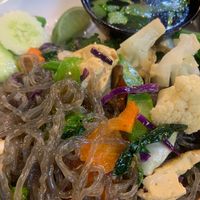 🇵🇸👩🏽‍🍼เส้นบุกดำผัดน้ำมันงา. Stir-fried Black Konjac Noodles, Apartheid-free, from the 🇵🇸🗝️ River - one full circ at CMU Vegan - Kinphak Cafe in Chiang Mai