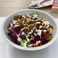 Salad Andaluz at Veganitessen in Sevilla