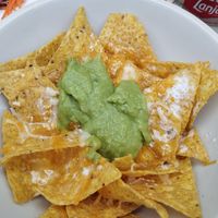 Nachos with double cheese and guacamole at Veganitessen in Sevilla